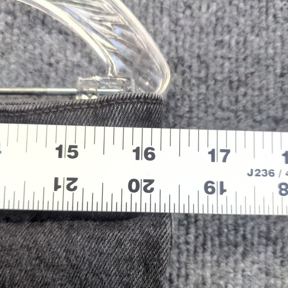 Levi's Women's Wedgie Jean Shorts Black Size 31 Button Fly 5 Pocket - Picture 8 of 14